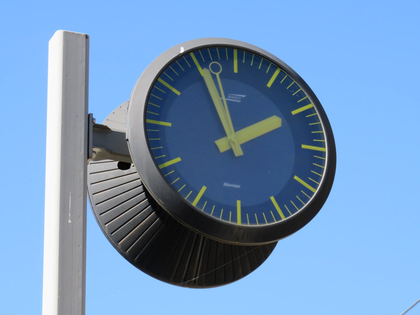 Horloge de quai d'une gare française
